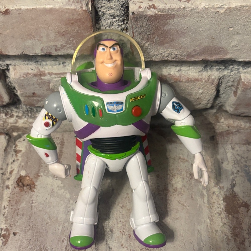 Buzz Lightyear Action Figure from Disney Parks, wing come out
